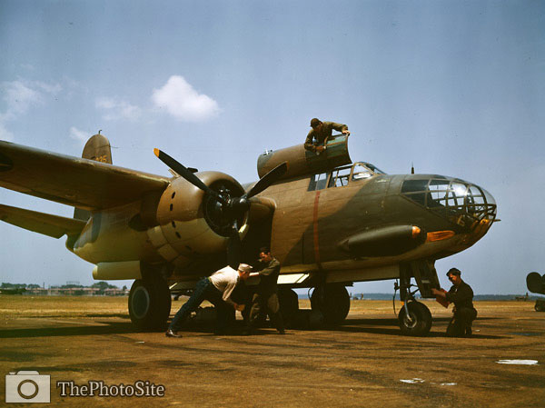 Servicing an A-20 bomber, Langley Field, Virginia 1942 - Click Image to Close