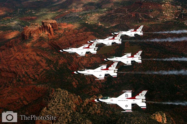 Thunderbirds flying in a six-ship delta formation - Click Image to Close