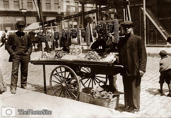 Italian street vendor in New York City - Click Image to Close