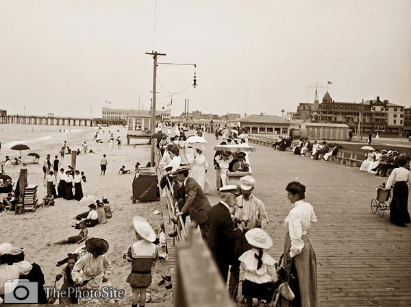 Board walk and beach, Asbury Park, New Jersey - Click Image to Close