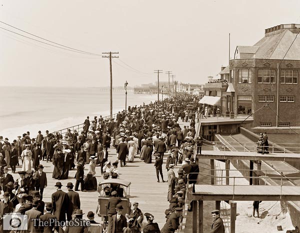 Atlantic City, New Jersey, crowds on the Boardwalk - Click Image to Close