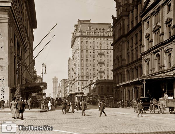 New York 42nd St. looking west at Intersection of Park Avenue - Click Image to Close