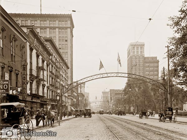 Columbus Ohio, High St. north from State 1900's - Click Image to Close