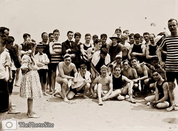 Coney Island beach crowd, New York 1900s - Click Image to Close