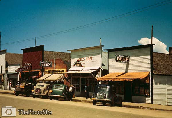 Idaho, Cascade main street 1941, old cars and shops - Click Image to Close