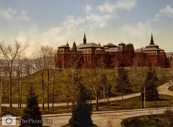 The Main building, Wellesley College - Click Image to Close