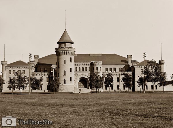 The Armory, University of Minnesota 1905 - Click Image to Close