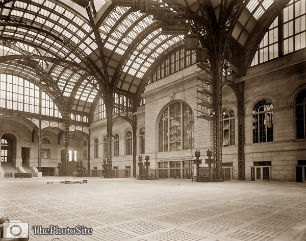 New York Pennsylvania Station, concourse 1900s - Click Image to Close