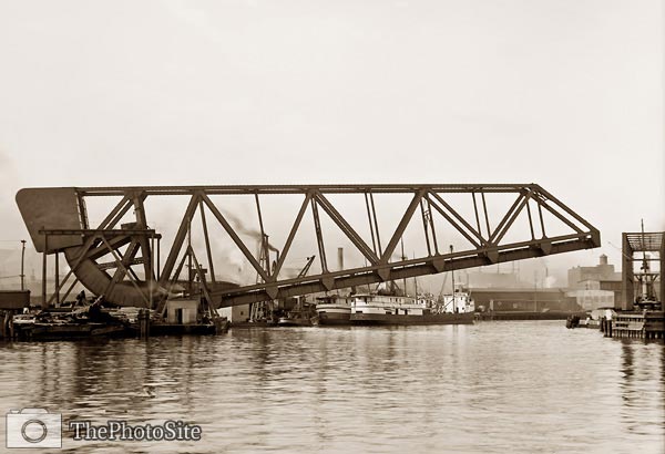 Drawbridge, Cleveland Ohio, lift bridge - Click Image to Close