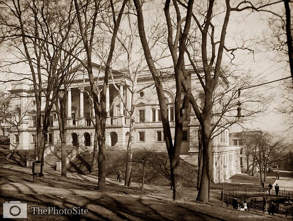 State Library, Richmond Virginia, capitol's grounds - Click Image to Close