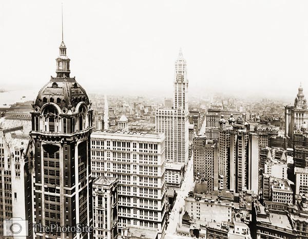 Singer and Woolworth Buildings, 1916 - Click Image to Close