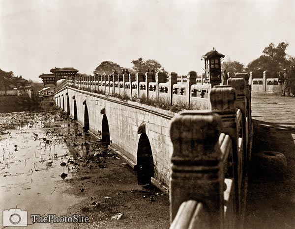China - Hopeh province - Peking. Marble bridge in Imperial City - Click Image to Close