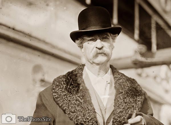 Mark Twain wearing bowler hat - Click Image to Close