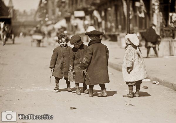 Children in warm clothes playing in New York 1909 - Click Image to Close