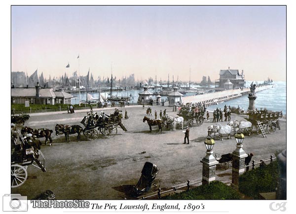 Lowestoft Pier, England - Click Image to Close