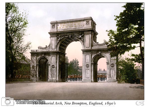 The Memorial Arch, New Brompton, England - Click Image to Close