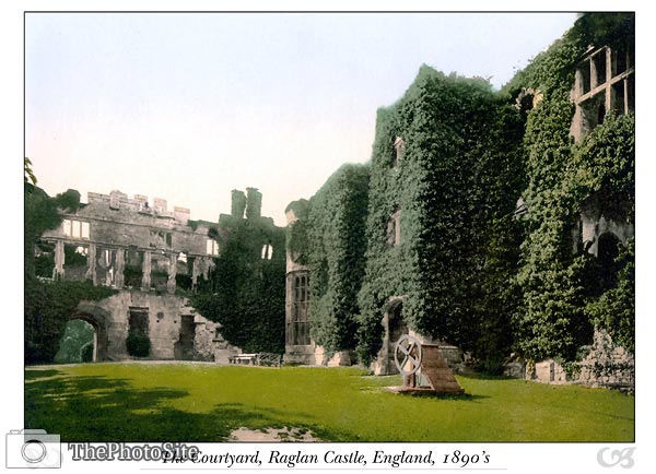 The courtyard, Raglan Castle, England - Click Image to Close
