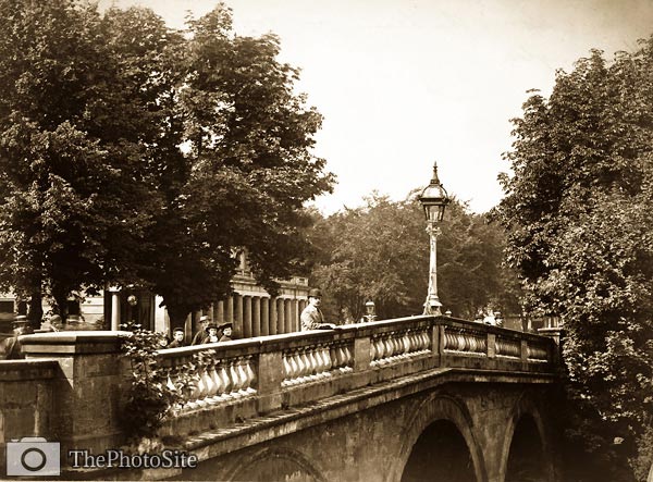 Bridge over the River Leam, Leamington. Photographed between 186 - Click Image to Close