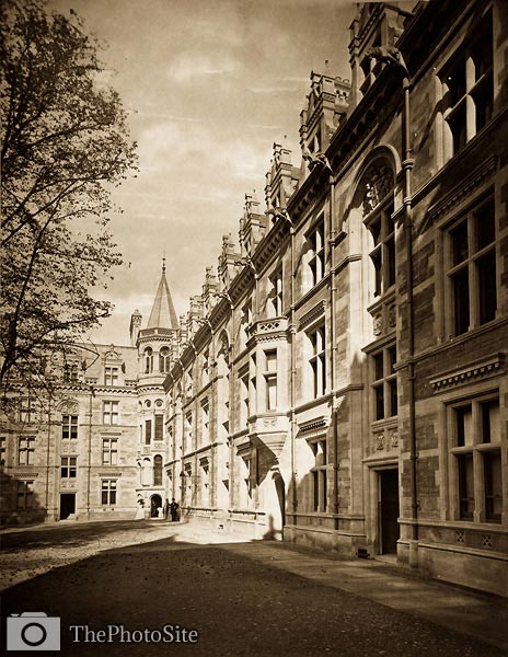 Gonville and Caius College, First Court (or Tree Court), Cambrid - Click Image to Close