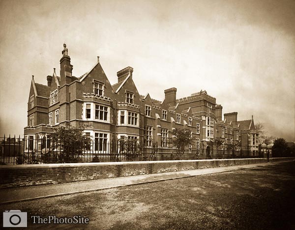 Ridley Hall (1881), Cambridge. - Click Image to Close
