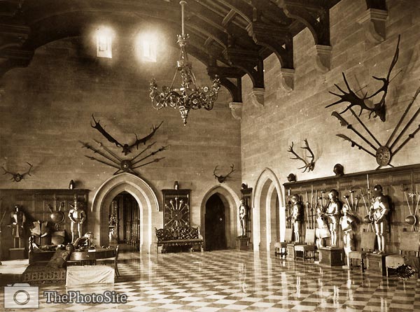 Grand Hall, Warwick Castle victorian era - Click Image to Close