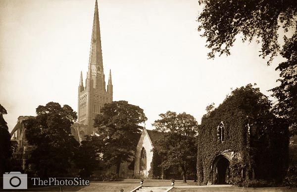 Norwich. Cathedral and Ruins - Click Image to Close