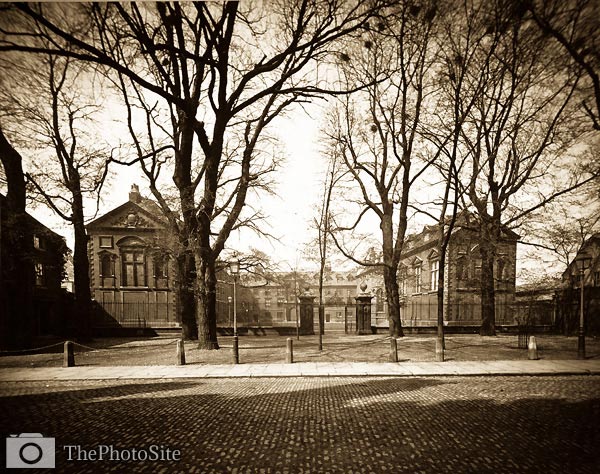 Cambridge. Saint Catherine's College, Main Court antique photogr - Click Image to Close