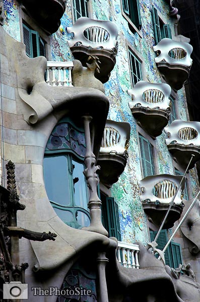 Casa Batllo, Antoni Gaudi designed house, Barcelona - Click Image to Close