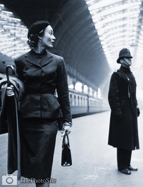 Victoria Station, London 1951 - Click Image to Close