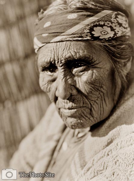 Old Klamath woman Native American Woman - Edward Curtis - Click Image to Close