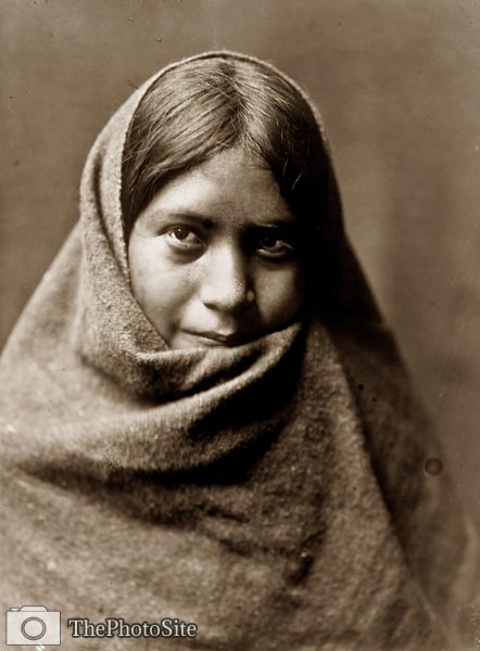 Pakit Maricopa woman, wrapped in a blanket. - Click Image to Close