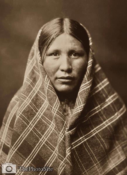 Nespilim North Native America Indian woman - Click Image to Close