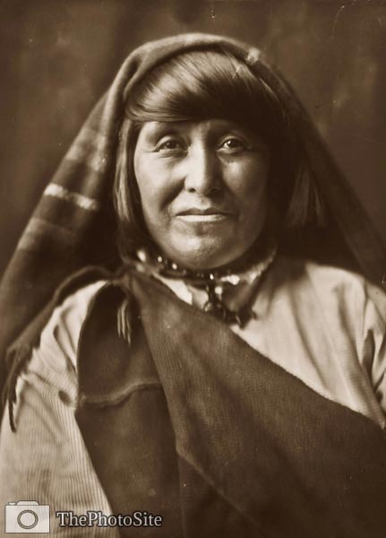 Acoma Native American Indian woman - Click Image to Close