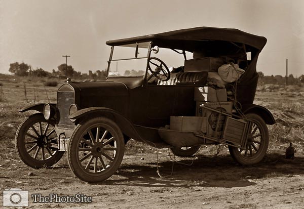 Thousands of families live on wheels. Bakersfield, California 19 - Click Image to Close