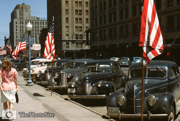 Lincoln, Nebraska Old cars 1939 Ford V8, 40 Chevrolet, 41 Chrysl - Click Image to Close