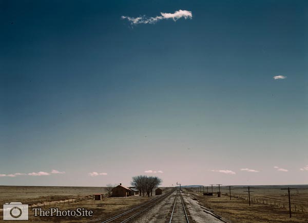 View from train, passing through Encino, New Mexico - Click Image to Close