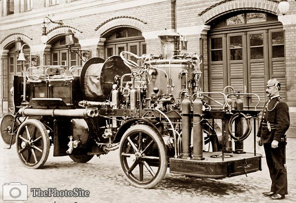 German fire engine, Germany, early 20th century - Click Image to Close
