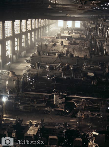Chicago and Northwestern railroad locomotive shops - Click Image to Close