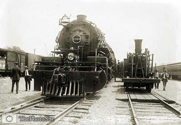 Past & present in locomotives, June 1934 - Click Image to Close