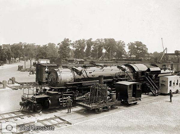 Past & present in locomotives, June 1934 - Click Image to Close