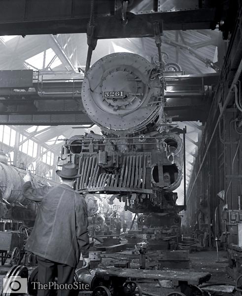 Santa Fe Railroad locomotive shops - Click Image to Close