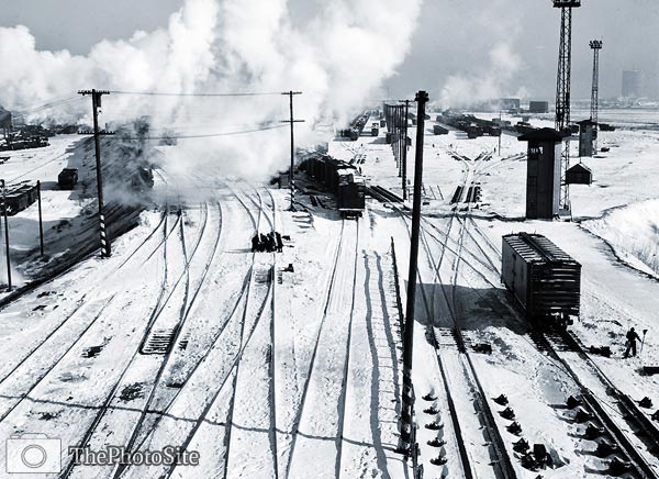 Snow on the railway tracks - Click Image to Close