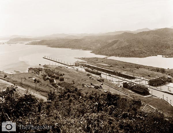 Pedro Miguel Locks, birdseye view, Panama Canal - Click Image to Close