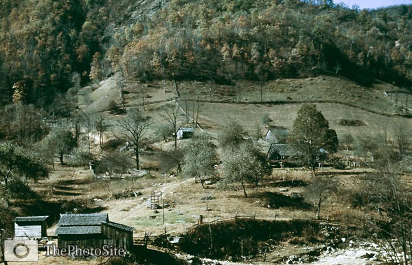 Old rustic shanty houses in Southern U.S. 1940 - Click Image to Close