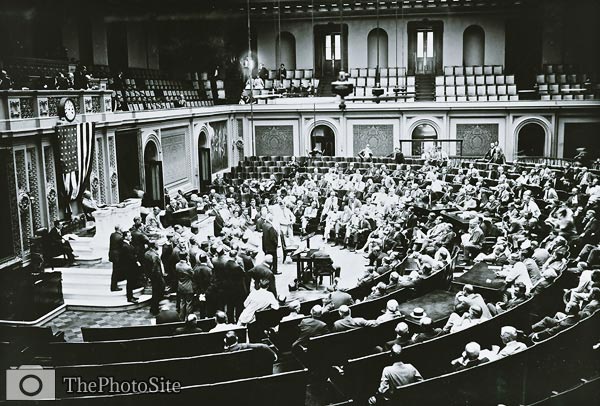 Cornelius Cole addressing the House of Representatives 1922 - Click Image to Close