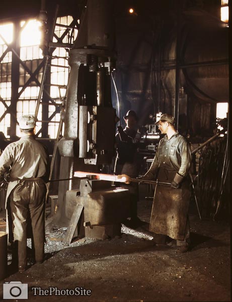 Steam drop hammer, blacksmith shop 1943 - Click Image to Close