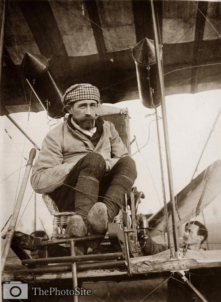Roger Sommer French aviator in Farman biplane - Click Image to Close
