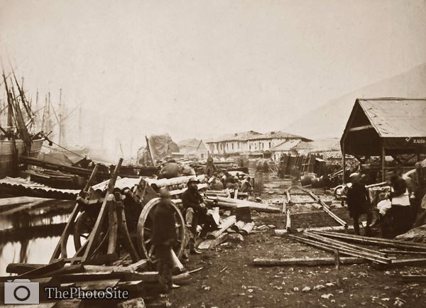 Landing place, railway stores, Balaklava Crimean War - Click Image to Close
