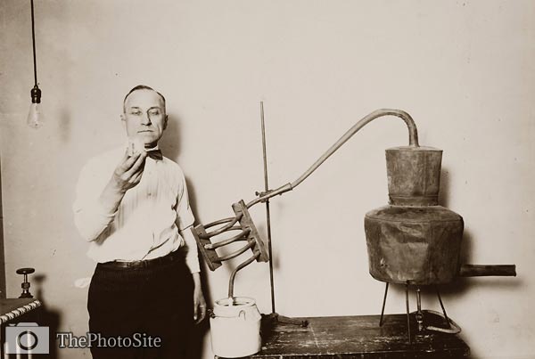Prohibition Washington DC, confiscated moonshine - Click Image to Close