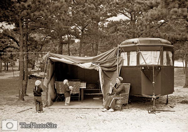 Auto trailer camp, Dennis Port, Massachusetts, 1936 - Click Image to Close